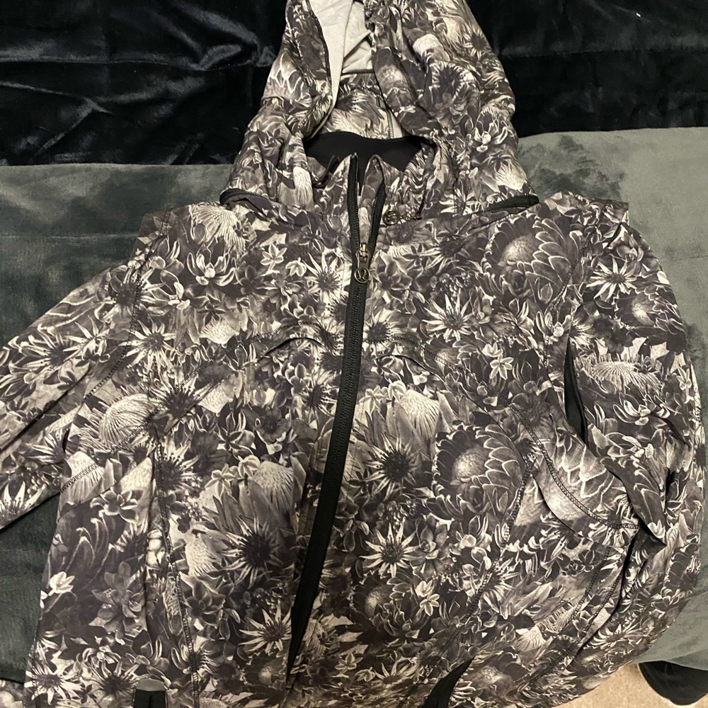 Lululemon flowabunga jacket